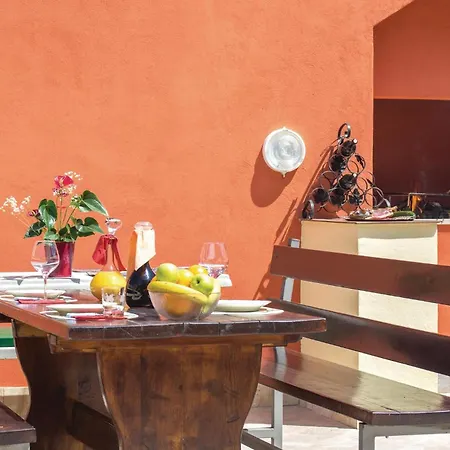 Apartmán Two-bedroom With Sea View 02