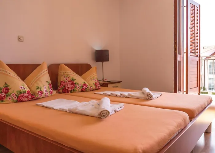 Two-Bedroom Apartment Makarska With Sea View 02 Makarska