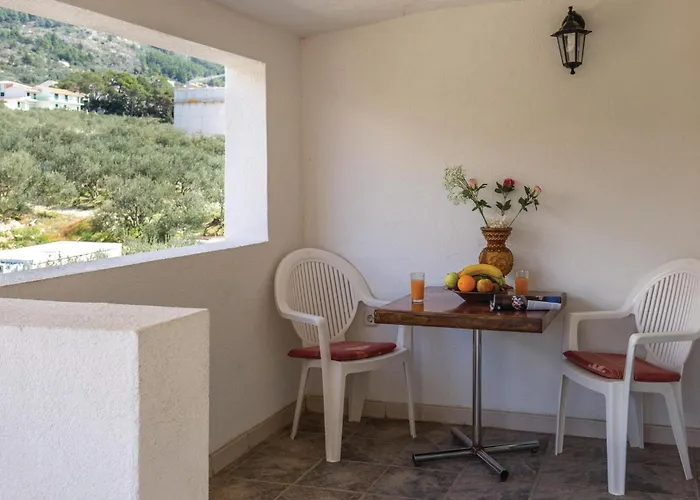 Two-Bedroom Apartment Makarska With Sea View 02